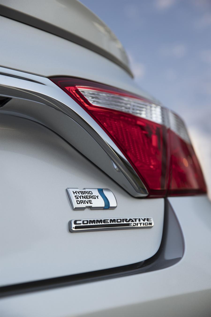 Детали экстерьера Toyota Camry Hybrid Commemorative Edition 2017 года  (AU) (фото 3 из 5)